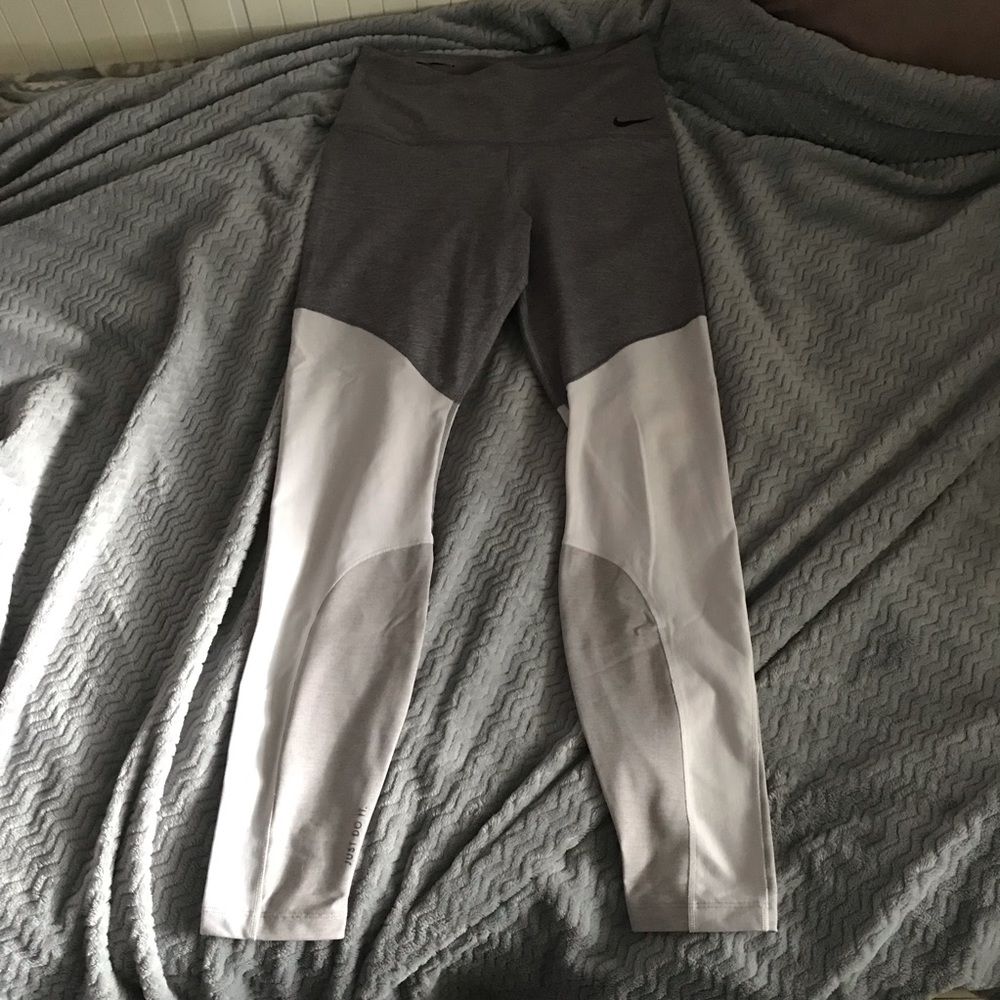 Medium Nike Leggings